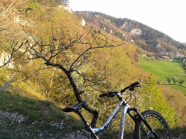 Une photo où je pensais à Binano...faut pas faire tomber le vélo sinon 50 m de Chutes libre