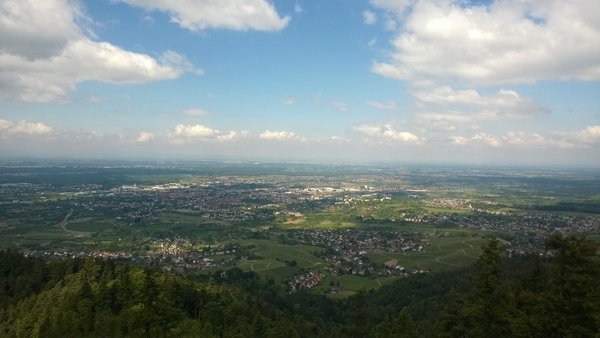 au premier plan Offenburg, au loin Strasbourg
