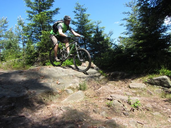 kemb5.jpg (433.84 Kio) Vu 689 fois Mon Beauf sur une dallounette avant la roche St Martin