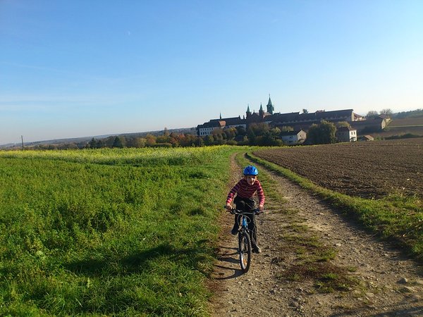 Le fiston en plein effort avec en fond le couvent de l'Oelenberg