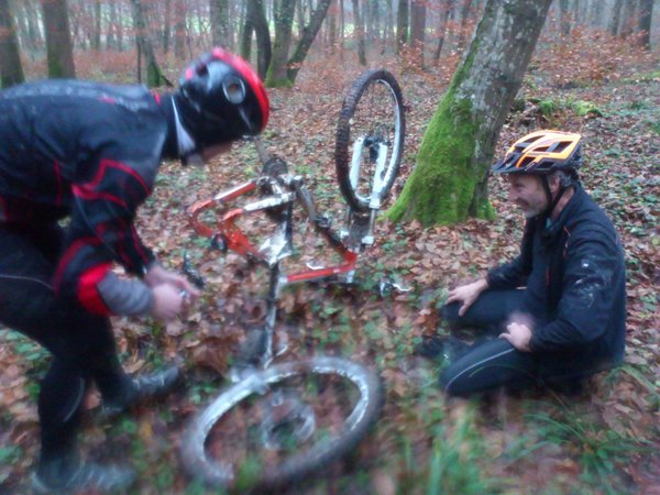 Remplacement de la pate de dérailleur en plein milieu du Sundgau