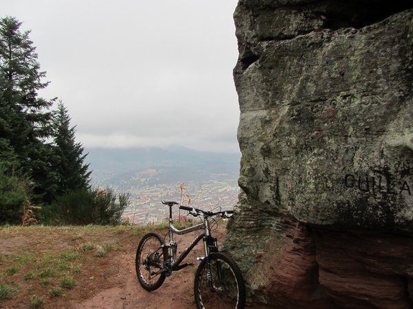 IMG_2017.jpg (307.34 Kio) Vu 714 fois La roche Saint-Martin avec Saint-Dié en contrebas