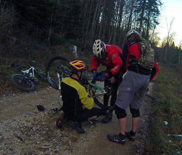 ordons9.jpg (298 Kio) Vu 506 fois J'ai emmené mon équipe de mécanicien!!A 3 sur mon vélo...