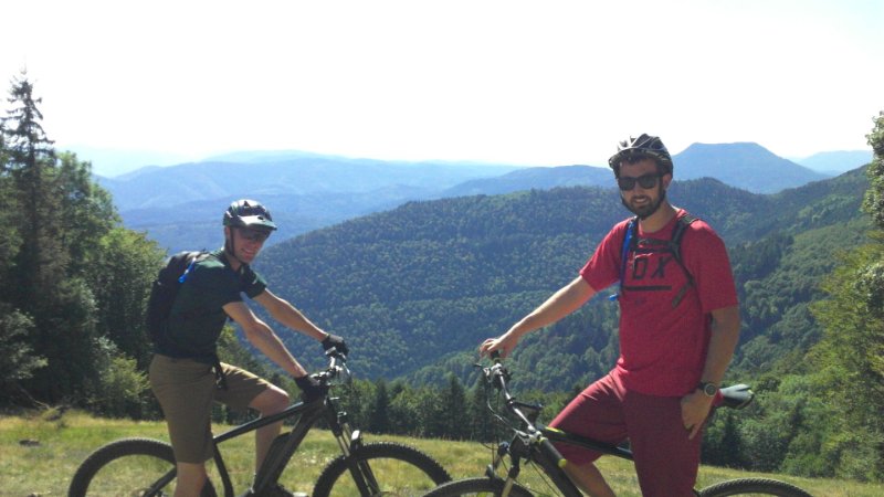 Photo du groupe et vue vers le Climont