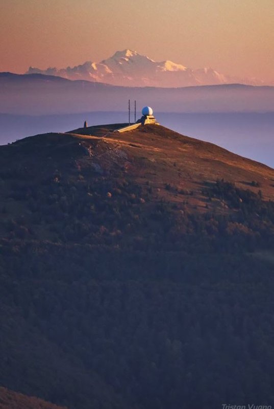 tristan-vuano-a-photographie-le-mont-blanc-depuis-son-ulm-a-hauteur-du-petit-ballon-avec-le-grand-ballon-au-premier-plan-photo-tristan-vuano-1634660657.jpg