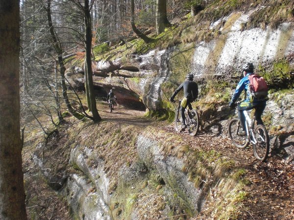 CIMG8495 (800x600).jpg (521.68 Kio) Vu 806 fois petit moment de frisson au dessus du précipice