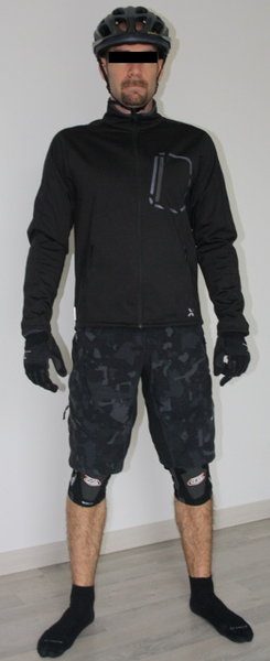 IMG_5592 (261x640).jpg (91.88 Kio) Vu 755 fois Avec les genouillères